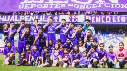 El homenaje de los jugadores de Concepción a quienes han perdido un ojo en las protestas