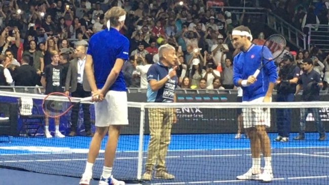 Roger Federer enfrenta a Alexander Zverev en el Movistar Arena