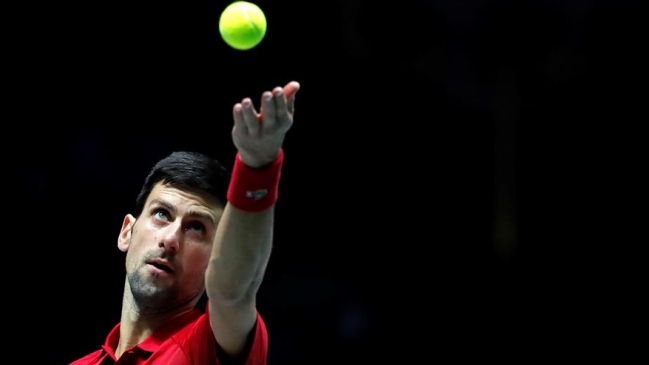 Djokovic confirmó a Serbia como primera de grupo con victoria sobre Benoit Paire