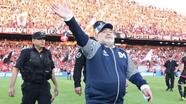 Diego Maradona se mantendrá como director técnico de Gimnasia y Esgrima de La Plata