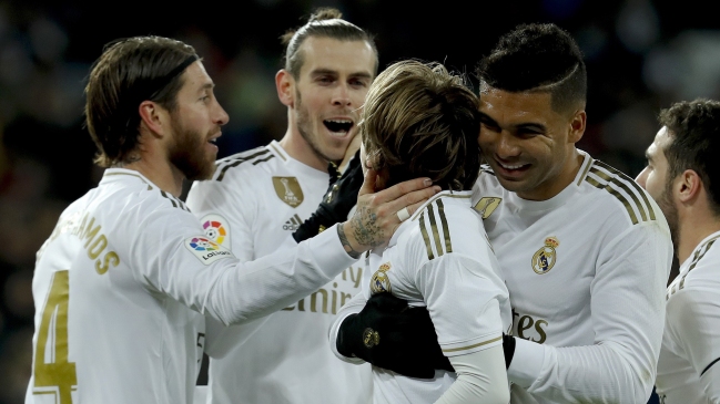 Real Madrid remontó ante Real Sociedad y alcanzó el liderato en España junto a Barcelona