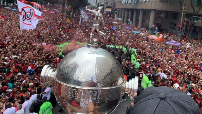 Locura total en Río de Janeiro: El masivo festejo del plantel e hinchas de Flamengo