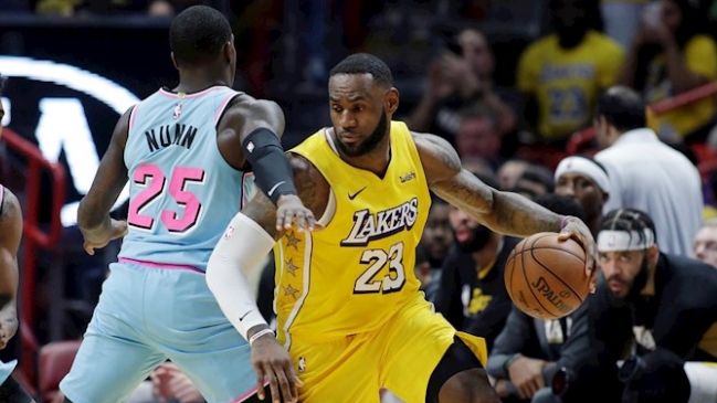 LeBron James y Anthony Davis lideraron victoria de Los Angeles Lakers sobre Miami Heat