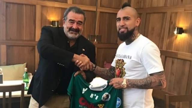 El saludo de Andrónico Luksic al Rodelindo Román y a Arturo Vidal por "su ejemplo de lucha"