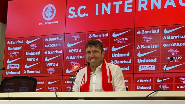 Eduardo Coudet fue presentado en Inter de Porto Alegre y pidió la continuidad de Paolo Guerrero