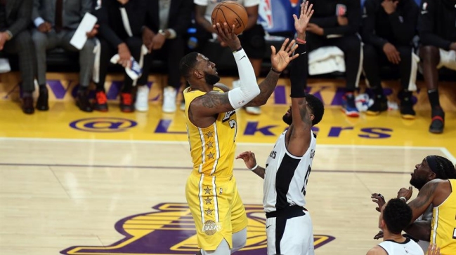 LeBron James recayó en lesión y los Lakers le piden descansar