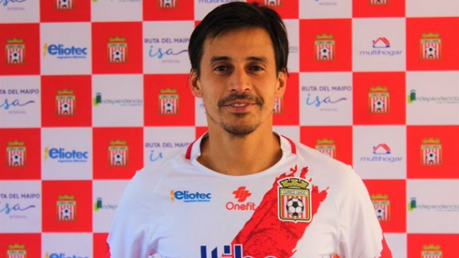 Carlos Espinosa renovó su contrato con Curicó Unido hasta fines del 2020