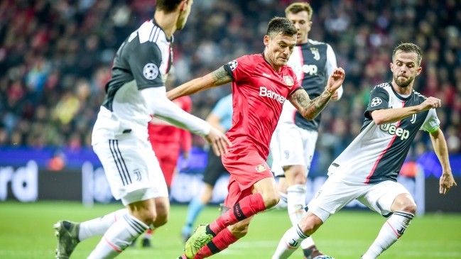 Bayer Leverkusen informó que Charles Aránguiz sufrió un desgarro