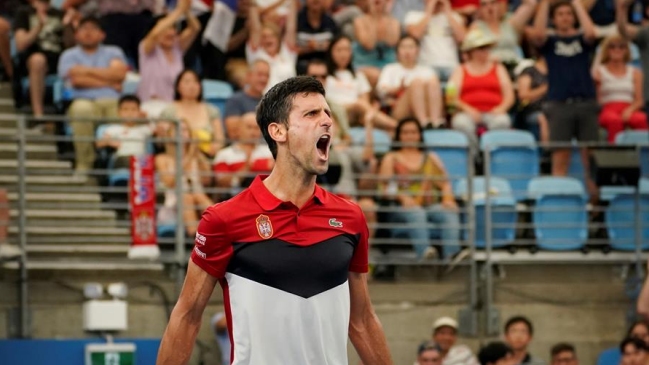 Djokovic remontó un partidazo ante Shapovalov para meter a Serbia en semifinales de la ATP Cup