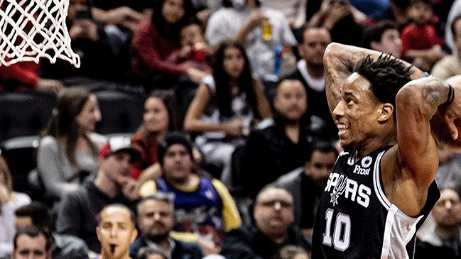 DeRozan se vengó de Toronto Raptors y lideró reacción de San Antonio Spurs