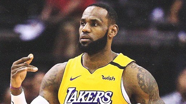 Los Ángeles Lakers derribó a Houston Rockets con Lebron James aportando un doble-doble