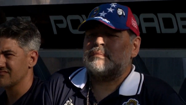 Diego Maradona viajó a Venezuela a cuatro días de la reanudación de la liga argentina