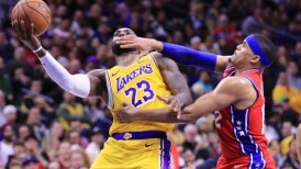 LeBron James logró una marca histórica en derrota de los Lakers ante Philadelphia 76ers