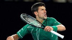 Novak Djokovic impuso sus condiciones ante Roger Federer y se instaló en la final de Australia