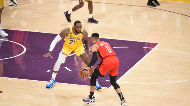 Russell Westbrook silenció a los Lakers en el Staples Center