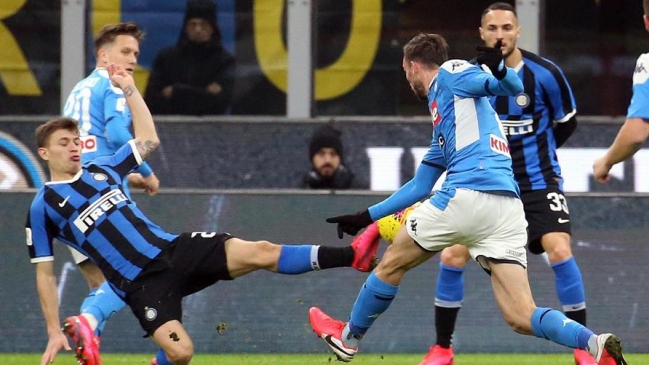 Alexis Sánchez tuvo minutos en la caída de Inter ante Napoli por la Copa Italia