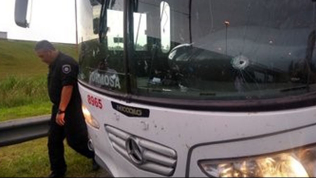 Otro hecho de violencia en Argentina: Balearon bus de hinchas de Unión de Santa Fe
