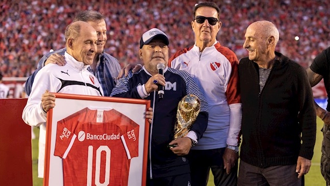Maradona criticó a Ariel Holan y a Sebastián Beccacece por la situación de Independiente