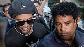 Ronaldinho salió sin cargos de la Fiscalía paraguaya tras ocho horas de declaración
