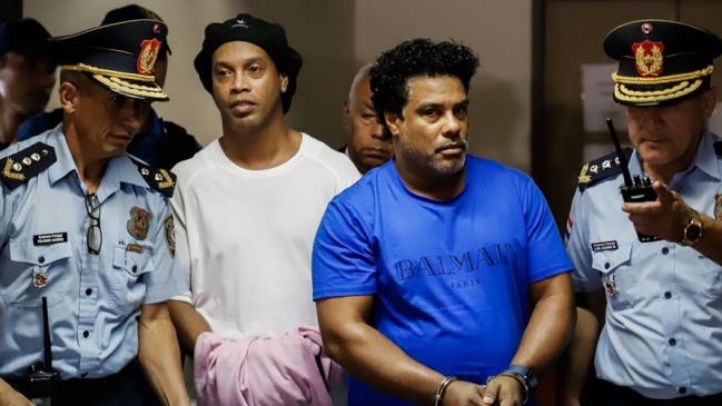 Ronaldinho quedó en prisión preventiva en Paraguay tras nuevo dictamen judicial