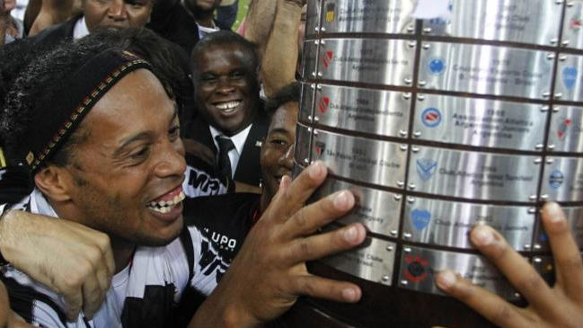 El exitoso palmarés de Ronaldinho en su cumpleaños número 40