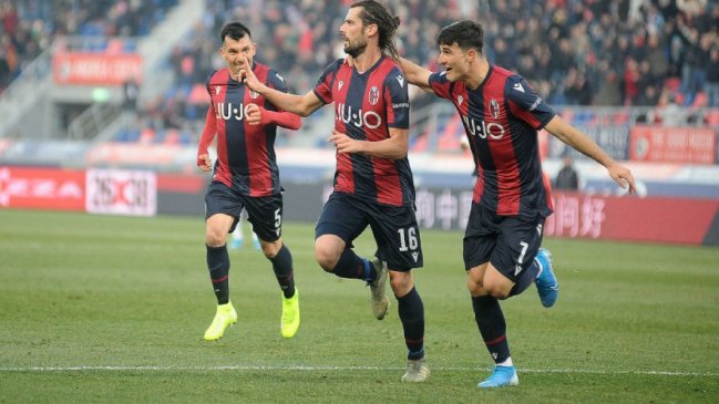 Jugadores de Bologna FC llamaron por sorpresa a aficionados que viven solos