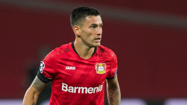 Bayer Leverkusen de Charles Aránguiz le bajó el sueldo a sus jugadores