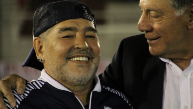 Diego Maradona comunicó a Gimnasia estar dispuesto a bajar parte de su sueldo