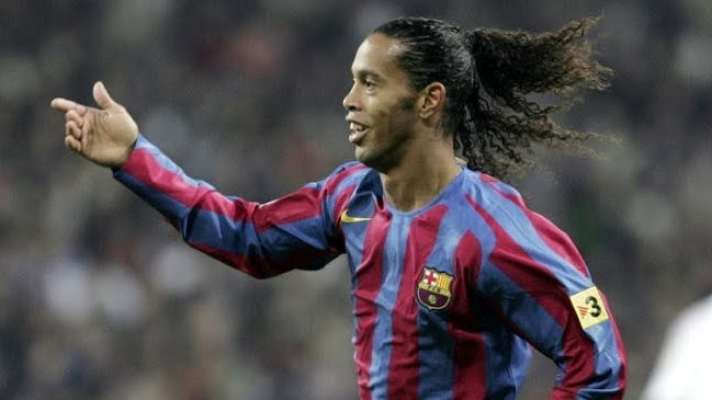 Ex presidente de FC Barcelona: Alguien engañó a Ronaldinho, él es fútbol y sonrisa