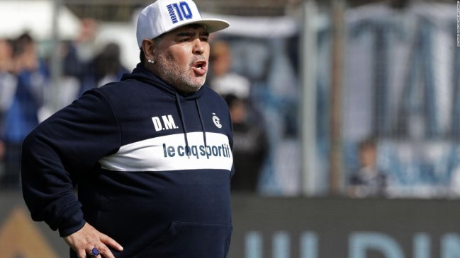Pupilo de Diego Maradona en Gimnasia: Me parece que él no es quien arma el equipo, es más marketing