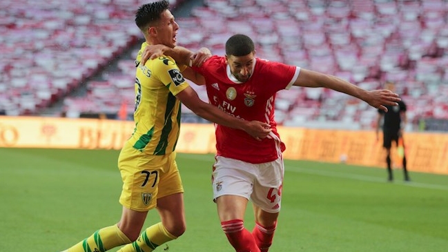 Benfica igualó con Tondela en su regreso a las canchas y alcanzó a FC Porto en la cima