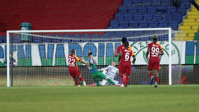 La escalofriante lesión que sufrió el uruguayo Fernando Muslera en la liga turca