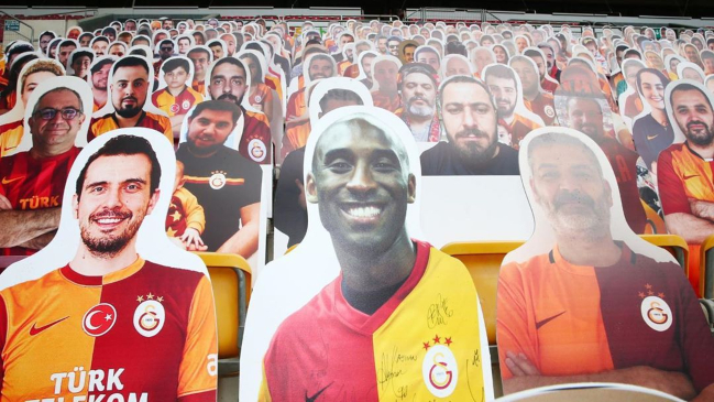 Galatasaray incluyó la imagen de Kobe Bryant en medio de público virtual en su estadio