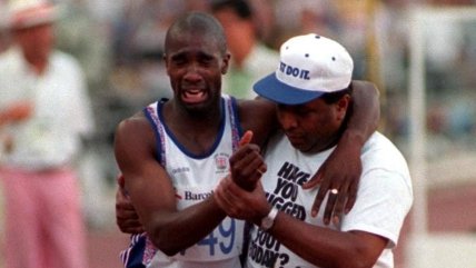 ¡Amor de padre! El día que un papá ayudó a su hijo a terminar la carrera en los Juegos Olímpicos