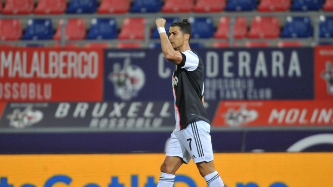 "Regalito para Danilo": El lindo gesto de Cristiano con Medel tras el duelo de Juventus con Bologna