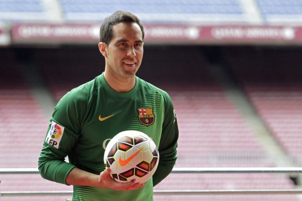 Fotos] Hace seis años FC Barcelona presentó a Claudio Bravo como flamante  incorporación - AlAireLibre.cl