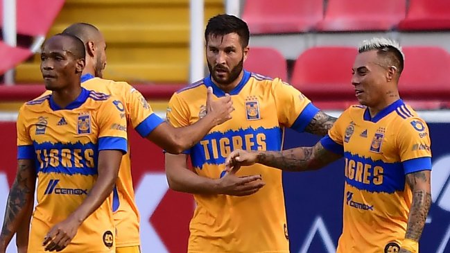Eduardo Vargas se quedó con el duelo de chilenos al marcar en triunfo de Tigres sobre Necaxa