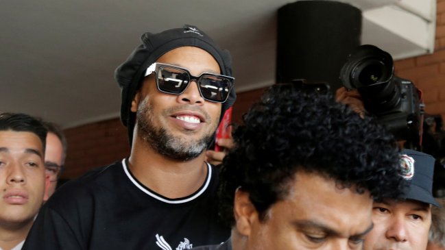Fiestas con modelos: Denunciaron privilegios de Ronaldinho en su arresto domiciliario