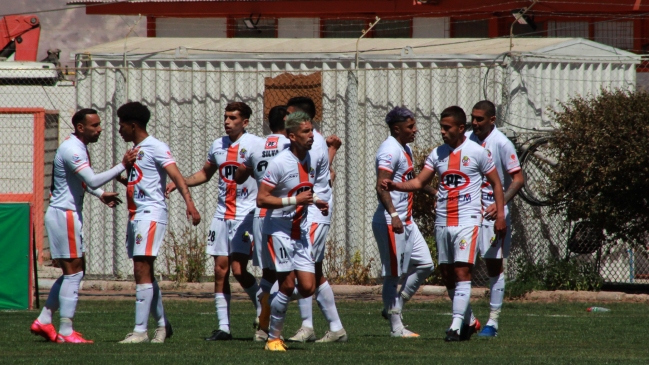 Cobresal volvió a los triunfos en el torneo con goleada sobre Curicó Unido en El Salvador