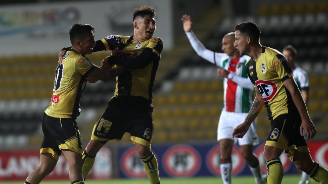 Coquimbo venció a Palestino en el debut de Juan José Ribera y escapó del fondo del Campeonato