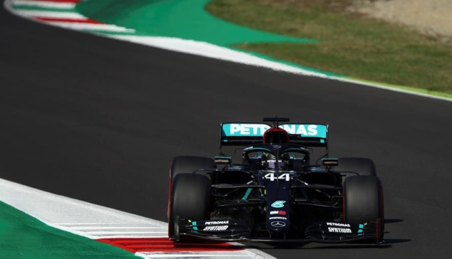 Lewis Hamilton aumentó su ventaja tras otra sólida victoria en Toscana