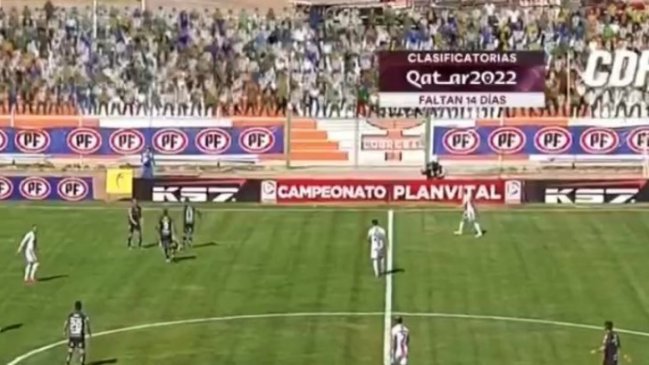 Las bromas por el "estadio lleno" en el partido entre Cobresal y Palestino en El Salvador