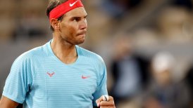 Rafael Nadal arrolló a Stefano Travaglia bajo techo y alcanzó octavos de final en Roland Garros