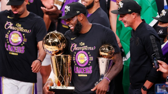 Los Angeles Lakers se consagró campeón de la NBA después de 10 años tras batir a Miami Heat