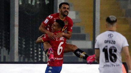 Misael Dávila anotó un golazo para el 4-3 de Unión Española sobre Colo Colo
