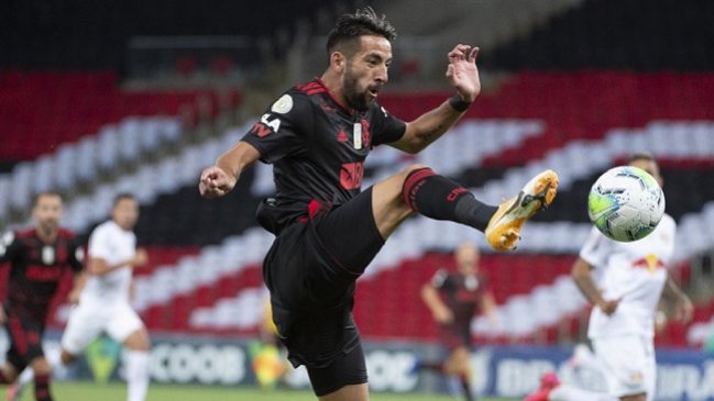 A dos días de jugar por la Roja: Mauricio Isla disputó todo el partido en empate de Flamengo