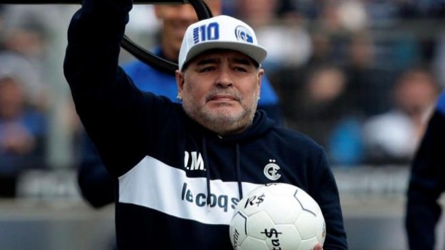 En España insisten con llevar a Maradona a la selección