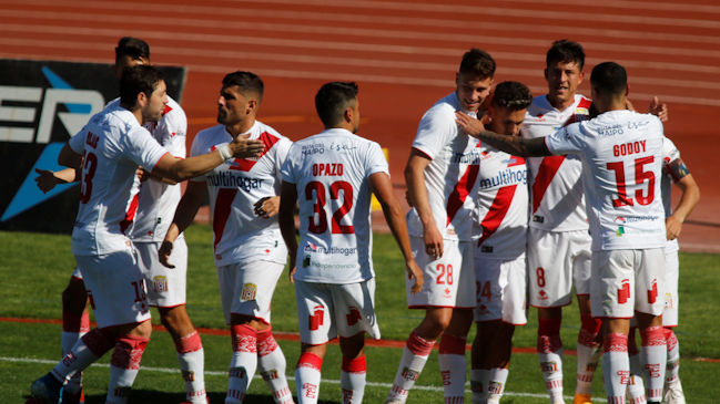 Curicó Unido le propinó su quinta derrota consecutiva a Palestino en el Campeonato