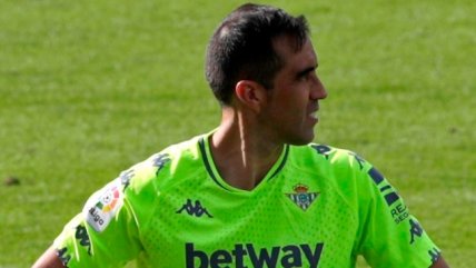 Claudio Bravo le dio seguridad al Betis de Pellegrini, que liquidó a Elche en la liga española