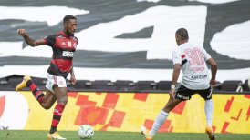 Flamengo de Mauricio Isla fue vapuleado por Sao Paulo y perdió la chance de ser líder en Brasil
